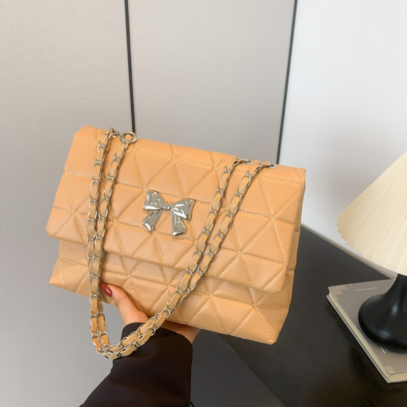 Bolso de cadena de diamantes bolso de mensajero femenino 2024 nuevo estilo de verano de gran capacidad color sólido estilo occidental pequeño bolso cuadrado de un solo hombro