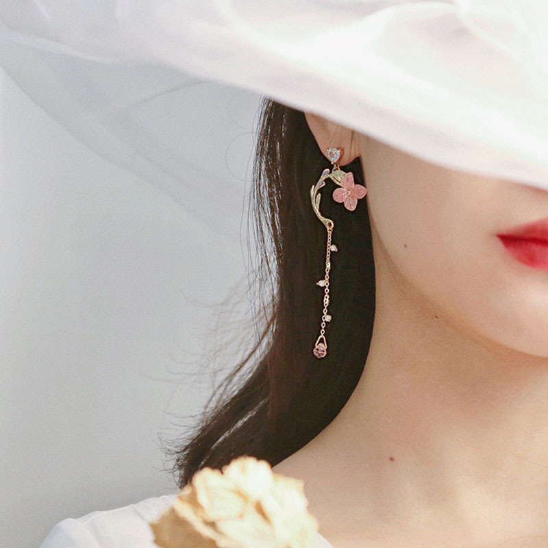 Aretes Largos de Celebridad - Estilo Flor Delgada