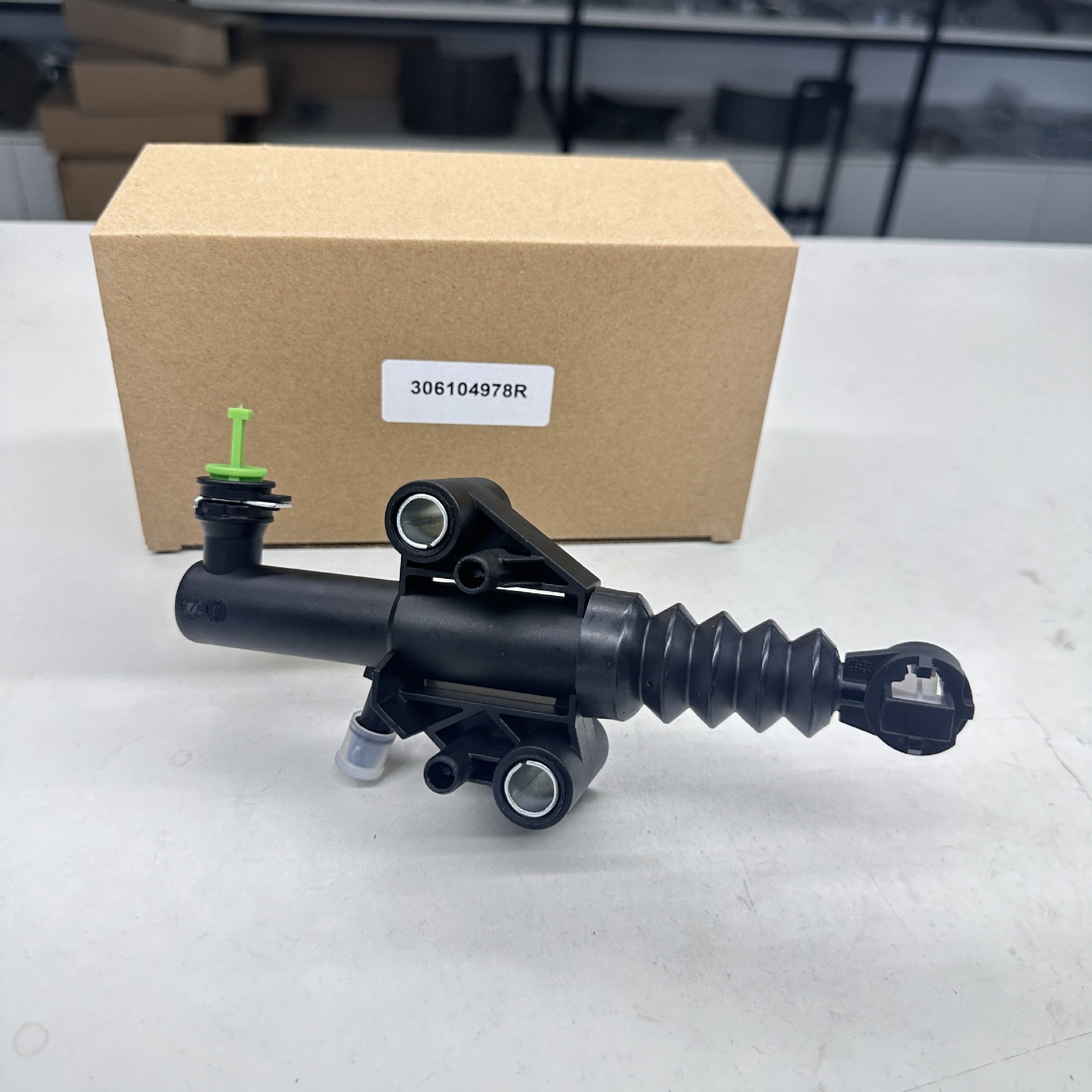 Suitable for Renault clutch master cylinder 306104978R