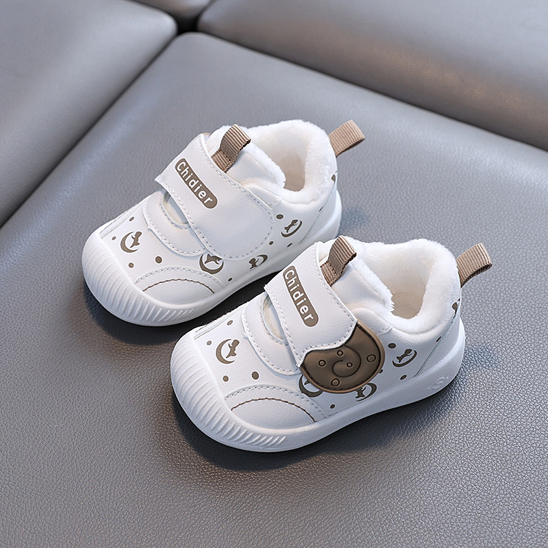 Nuevos zapatos de invierno para niños pequeños, dos zapatos de bebé de algodón para niños, zapatos de algodón cómodos de suela suave, zapatos blancos ligeros y cálidos de cuero