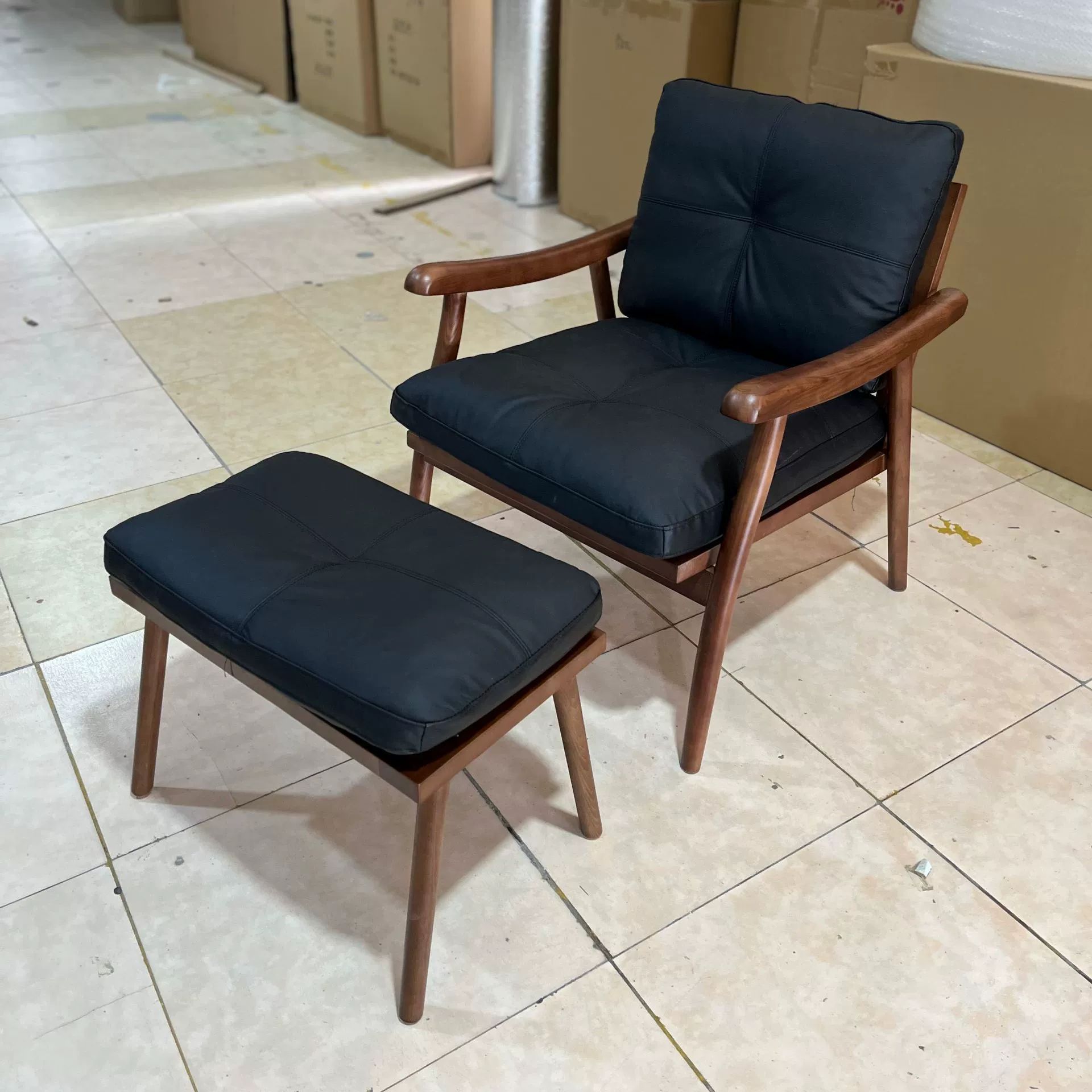 Color de nuez negro madera de cera blanca diseño moderno sala de estar sofá silla de madera de cuero casual nórdica