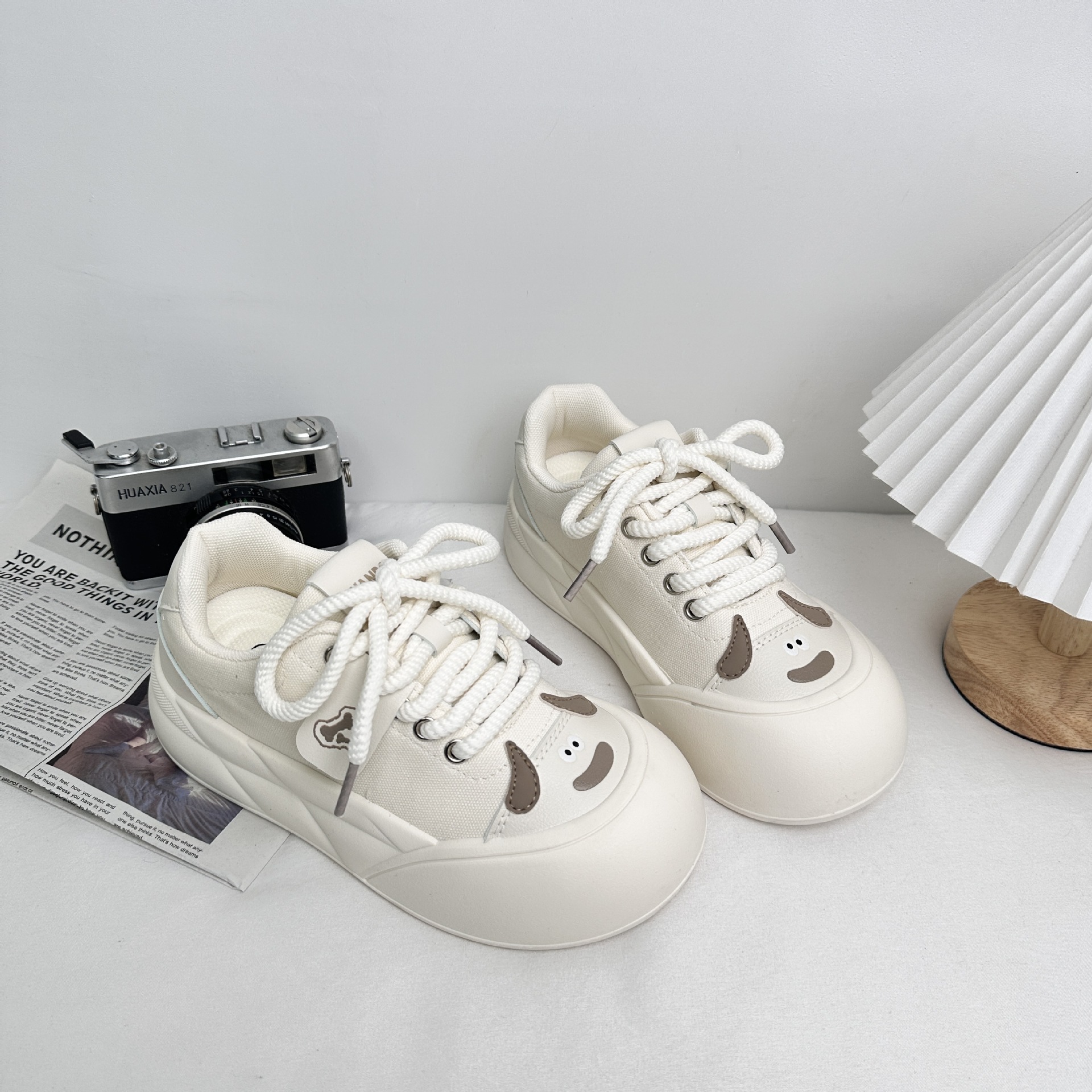 Yuanbo 2025 primavera zapatos de cabeza grande con suela gruesa para estudiantes de skate de altura universal zapatos de pan casuales coreanos