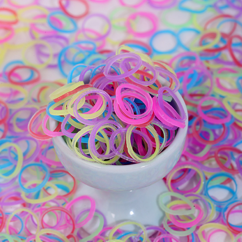 Anillo interior y exterior Banda de goma de color luminosa transparente Juguete de bricolaje luminoso Pulsera tejida a mano 600 bolsas OPP