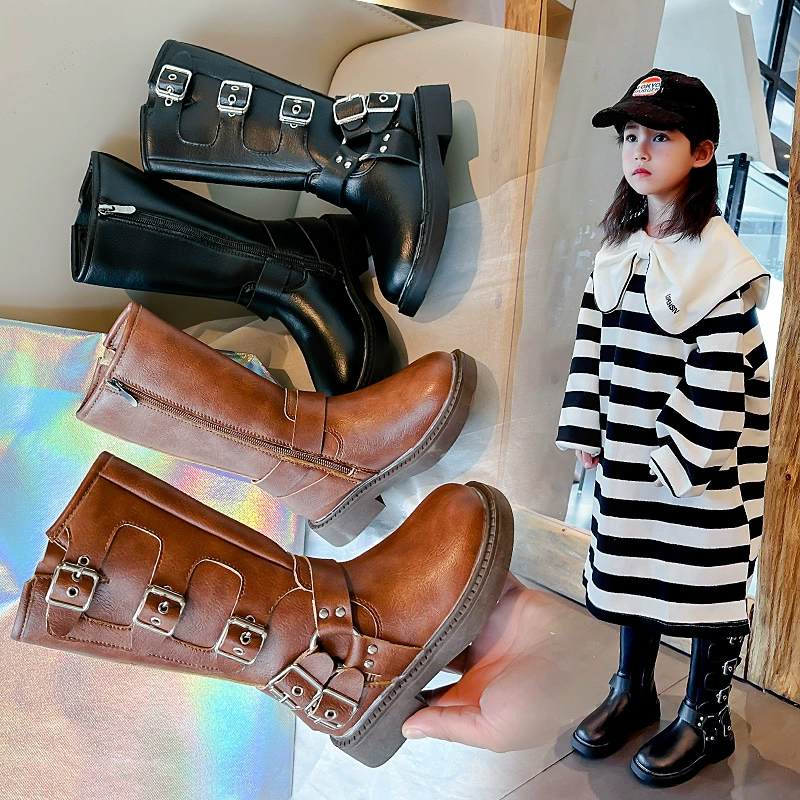 Детские зимние сапоги 2025 года, новые модели, на флисовой подкладке, для девочек, с боковой молнией, черные джинсовые кожаные сапоги, хлопковые сапоги, модные и универсальные.
