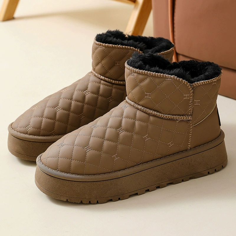 Плюшевые толстые снежные сапоги женские кожаные сапоги теплые короткие трубочки хлопчатобумажные туфли 2024 зимние новые увеличенные северо-восточные женские туфли