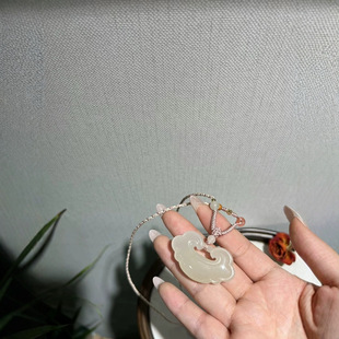 Jin Yutang Xinjiang Hotan Jade Bingbing's tender and sweet 42/12 large size peace lock is very beautiful