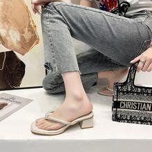 人字拖鞋女夏外穿2025年新款仙女风网红串珠方头沙滩粗跟夹趾凉拖