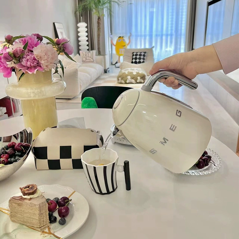 Электрический чайник SMEG KLF04, ёмкость 1,7 л, 7 уровней температуры, термоизоляция