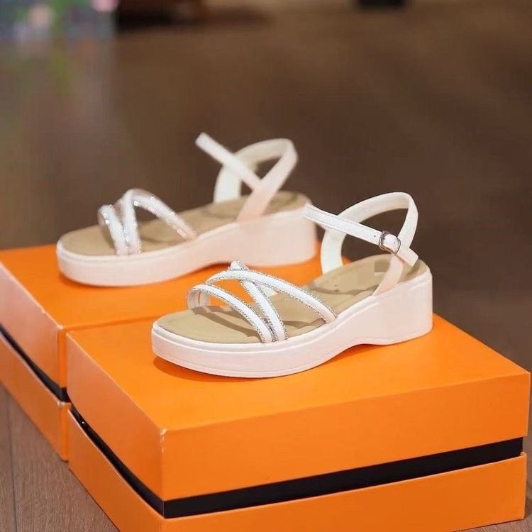 Zapatos de mujer ultraligeros con suela suave verano 2026 Roma nuevo estilo de hadas de playa con suela gruesa de moda sandalias de mujer