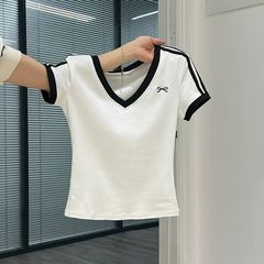 ギャルの白い色はvネックの蝶結びの刺繍の半袖のtシャツの女性の夏の正の肩の弾力は腰のガードルの絶美の上着を収めます。