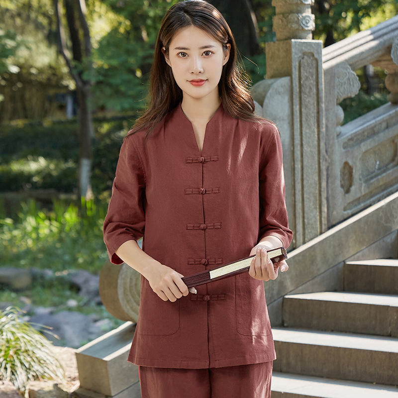 Кофейный женский костюм с рукавами три четверти