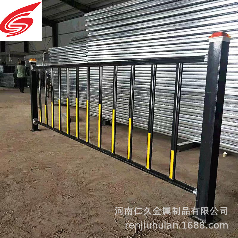 洛阳城市栏杆马路防撞护栏人车分流交通隔离栏款式齐全
