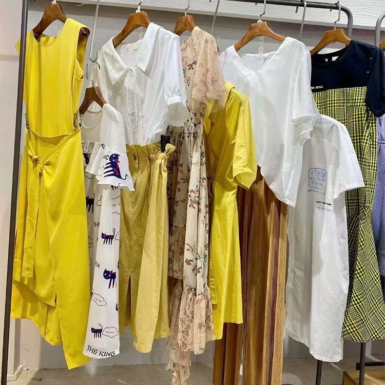 2023 года с новыми топами и платьями