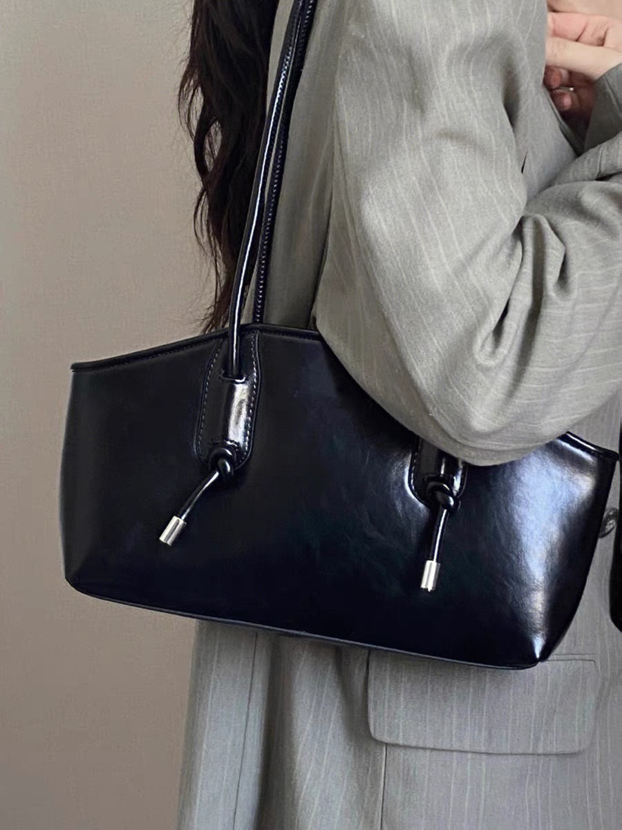 All Seasons Season Women's Medium Pu Leather Solid Color Classic Style Streetwear Square Zipper Underarm Bag