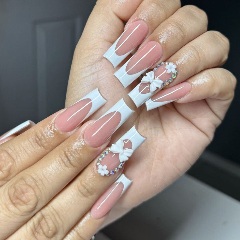 Wear a European and American long coffin white French-edged three-dimensional bow five-petal flower with acrylic rhinestone fake nails