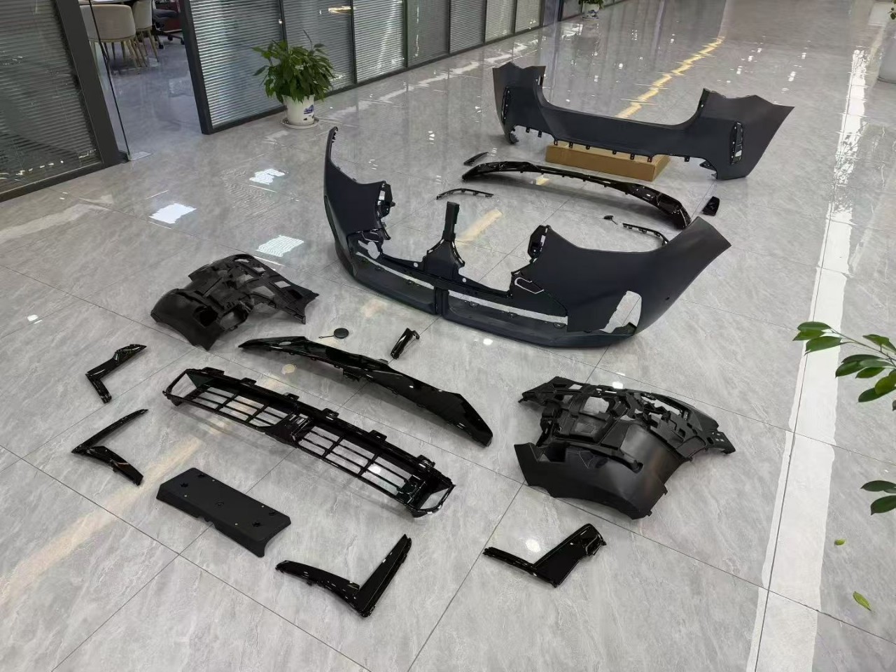Suitable for the new X3 G45, this includes an upgraded MT sports-style body kit, featuring a front bumper, rear bumper, and a four-outlet rear lip with exhaust