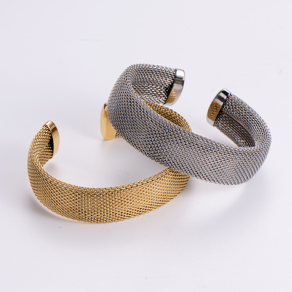 Style Simple Forme C Acier Inoxydable 304 Plaqué Or 18K Bracelet En Masse display picture 1