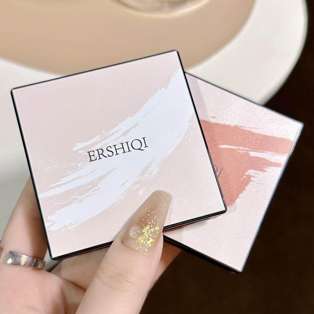 Série exclusive ErshiQI Dry Landscape, fard à paupières intégré à flash fin haute luminosité, réparation spéciale du visage Ins_voghion.com