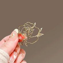镂空玫瑰花胸针女小众设计感金属别针山茶花胸花衣服配饰