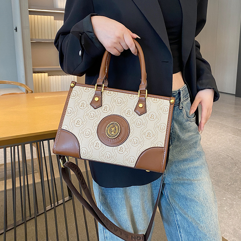 2023 Herbst Neue Live-Übertragung Beliebte Lässige Große Kapazität Modische Einfache Ein-Schulter-Diagonalgriff Griff Damentasche_voghion.com