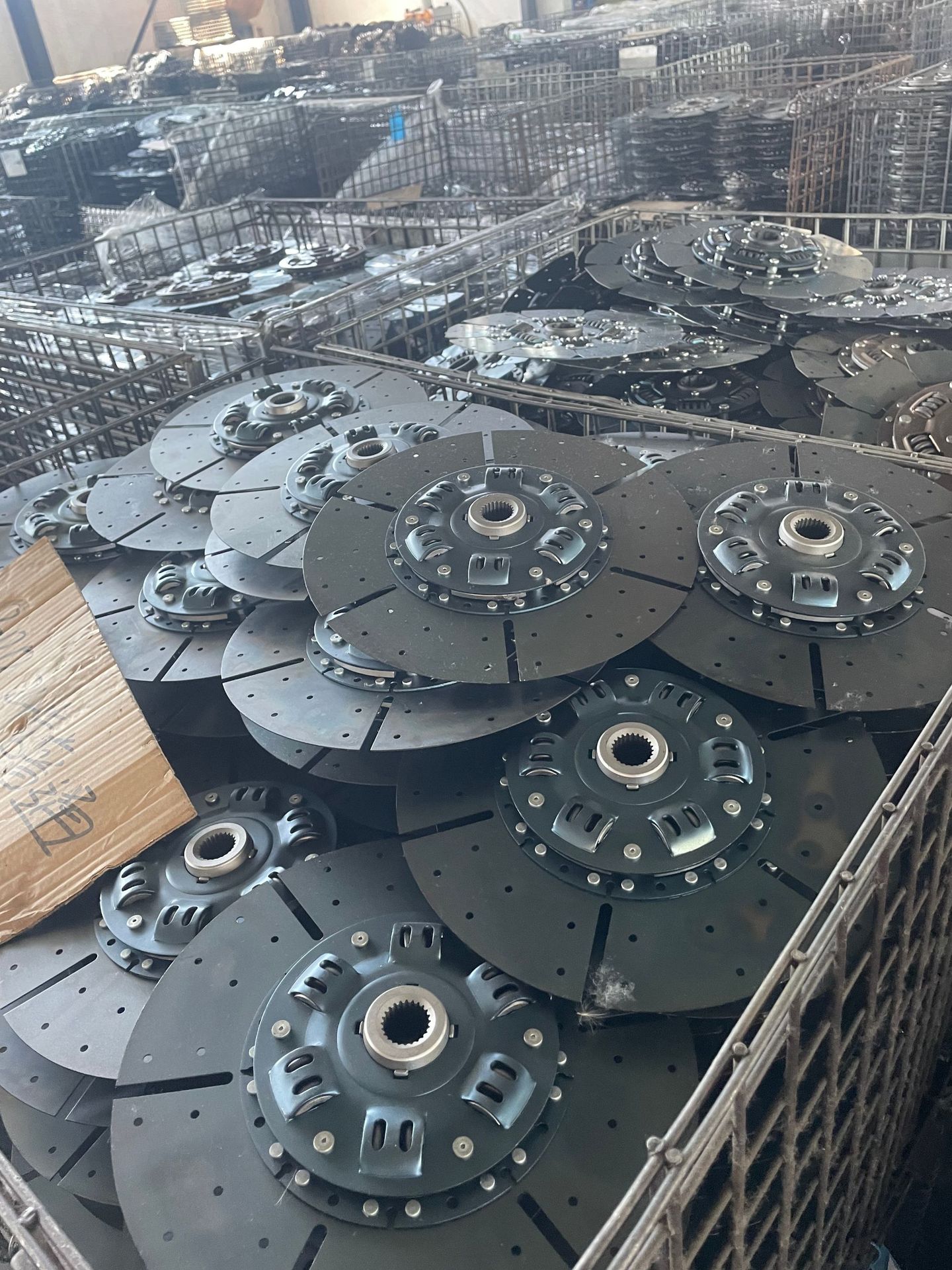 Asbestos-free 430 clutch plates, compatible with Cummins, Weichai, Yuchai, Tianlong, and Shaanqi DeLong engines, directly from the factory