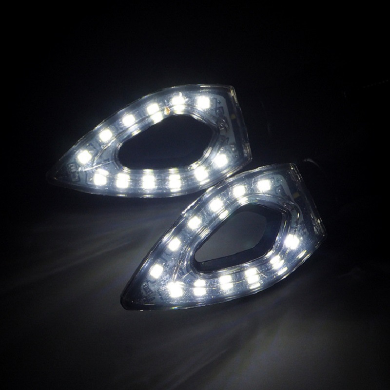 하트 모양의 중공 회전 신호 흰색 하나