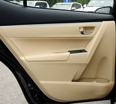 Double-hold Door Armrest Wrapping Leather – Sürətlər qutusu və əl tormozu başlıqları - 4-door-armrest-leather-beige-glue-tool