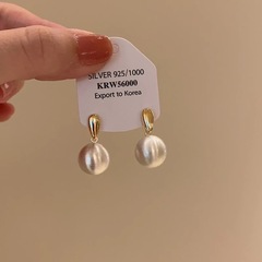 フランスのレトロで贅沢な真珠のピアスの女性のシンプルで冷たい風の個性のイヤリングの精巧な大衆の高級感の耳の装飾品