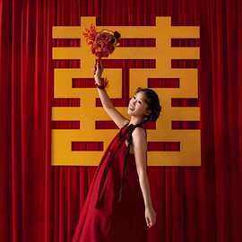 红色布幔结婚订婚宴装饰金色喜字酒红色金丝绒帷幔婚礼拍照背景