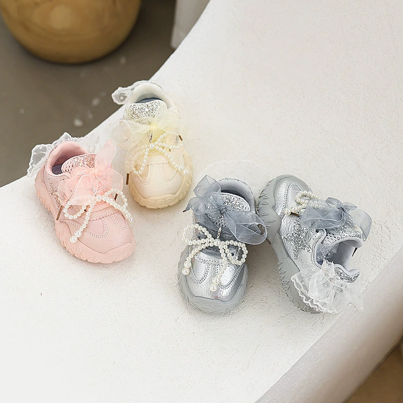 Детские спортивные туфли принцессы 2025 Весна-Лето для девочек, сетчатые туфли с бантом и жемчугом, повседневные белые туфли