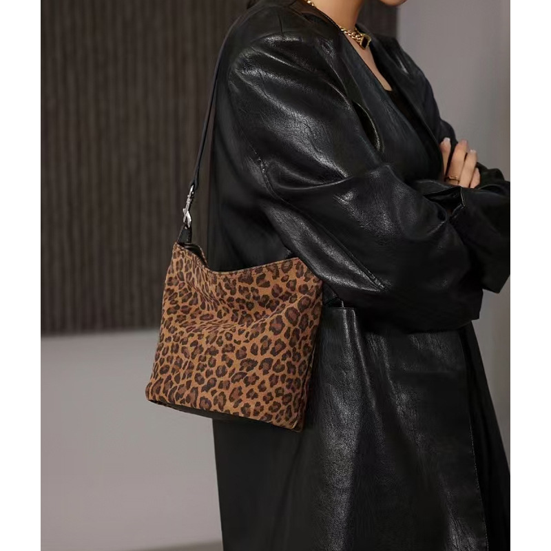 Fashion leopard print matte cowhide 2024 new bucket women's leather niche high-end one shoulder tote bag_voghion.com