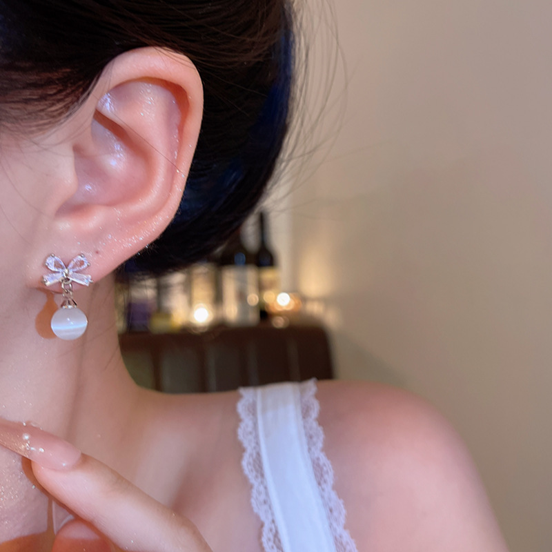 女性用の絶妙なリボンジルコンイヤリング、軽くて豪華なニッチハイエンドキャッツアイペンダントイヤリング、インターネットセレブと同じスタイルのイヤリング|undefined