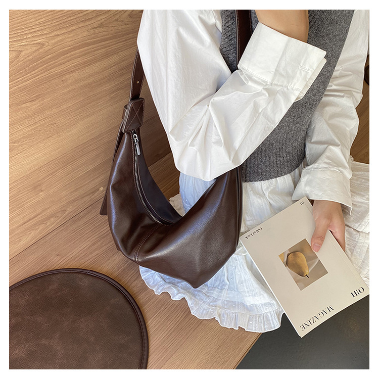 New women's shoulder bag, simple retro style small bag, dumpling bag, high-end texture, versatile commuting crossbody bag_voghion.com