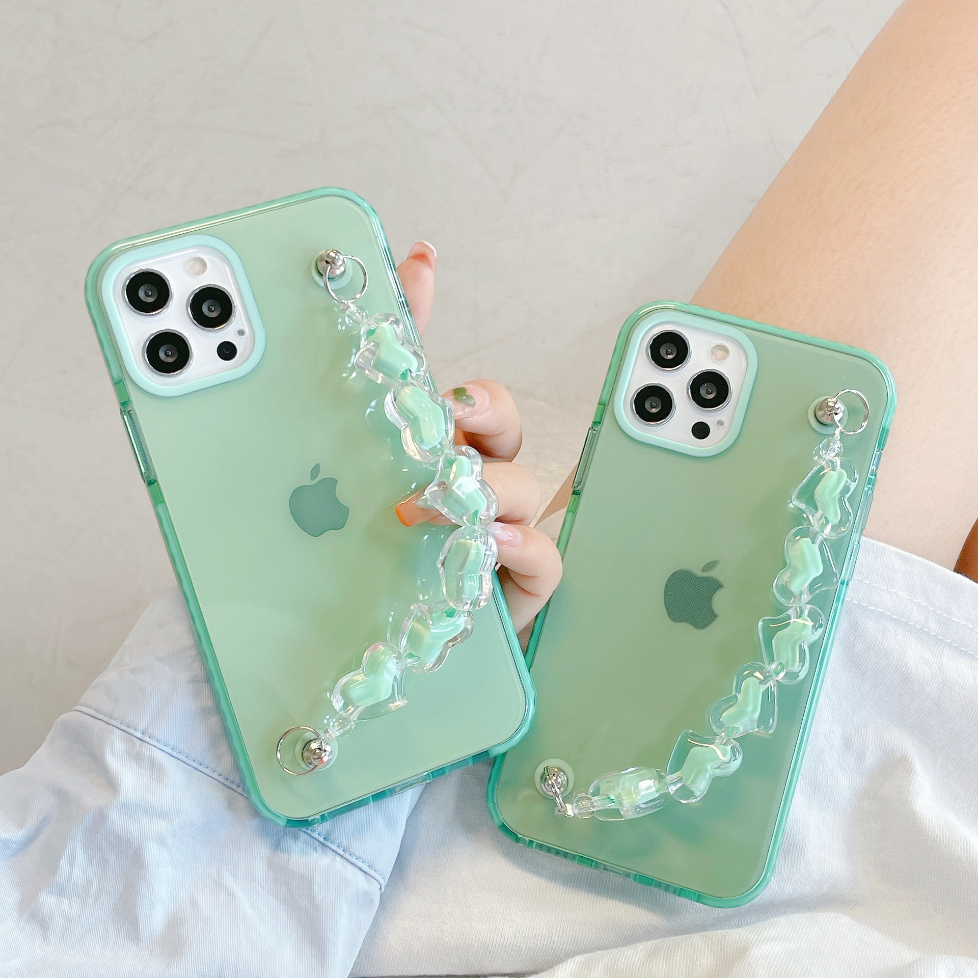 Korean Summer Mint Green Heart Bracelet Mobile Phone Case display picture 1