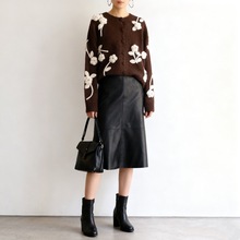 小香C家25秋冬新款纯羊毛手工花朵复古焦糖色圆领针织开衫