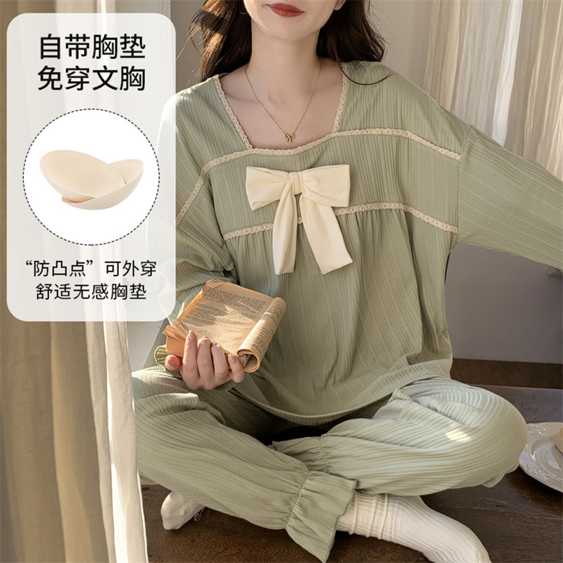 Demi-season top with cups