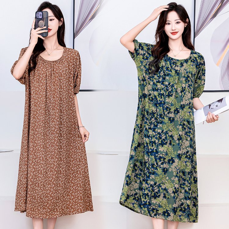 新商品のお母さんは夏の綿のワンピースを着てゆったりとお腹を隠します。|undefined