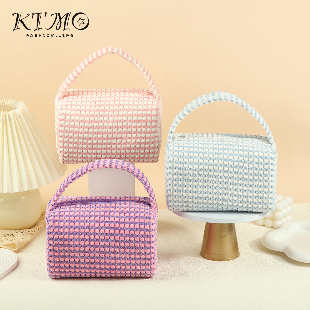 Handheld cosmetic bag