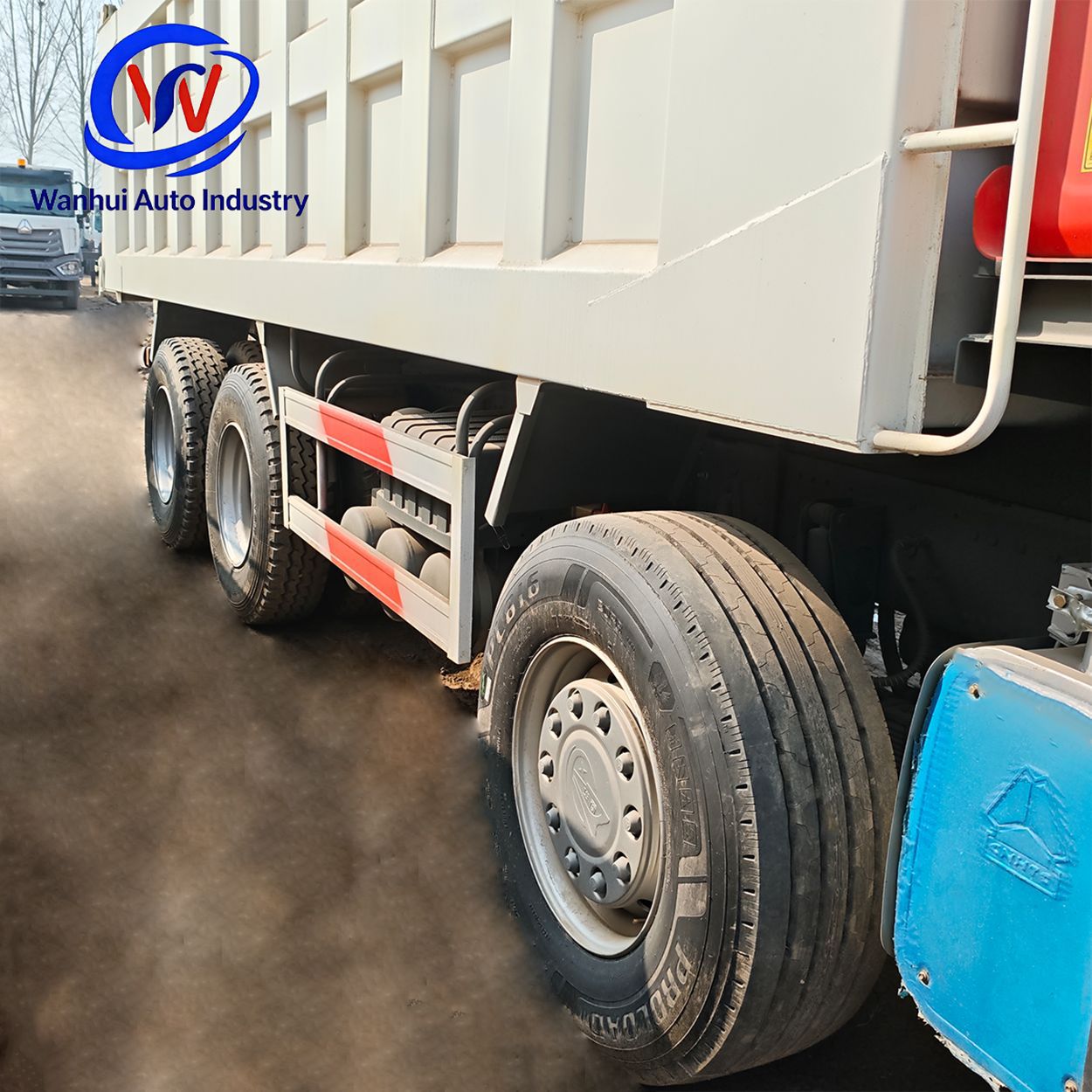 Sinotruk Howo 6×4 front-four-wheel-rear-eight-wheel dump truck for transporting soil, gravel, and sand