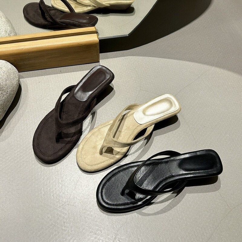 Slippers with a Stepping-On-Clouds Feel ~ 2026 Summer New Style Flip-Flops with High Heels, Versatile and Fashionable Round-Toe Wedge Flip-Flops for Women
