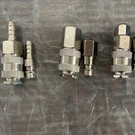 Conector Rápido Neumático Tipo C de Hierro Niquelado Autobloqueo para Carpintería y Reparación Automotriz