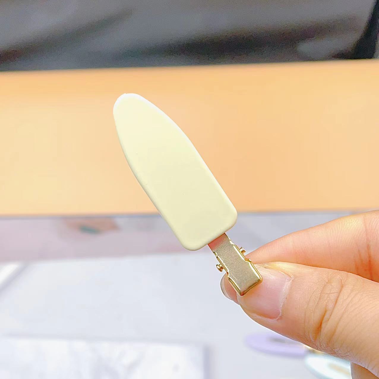 베이지 (원활한 래커)