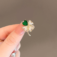 Green lucky grass brooch for high-end women, with a design sense, niche, delicate and minimalist suit brooch, accessory, anti-slip pin.