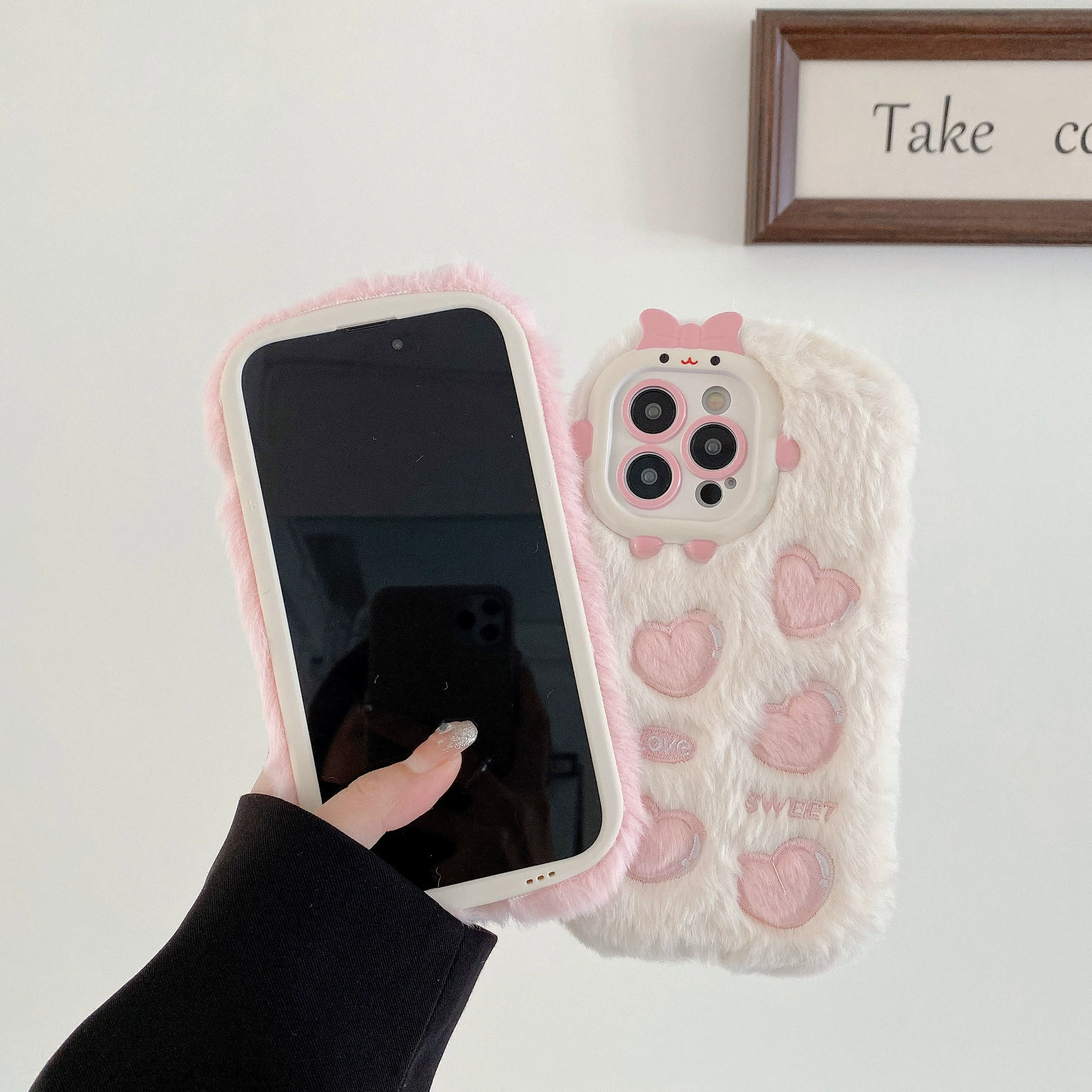 Чехол для телефона (Apple iPhone 14) плюшевый TPU с вышивкой сердце, защитный чехол на demi‑season