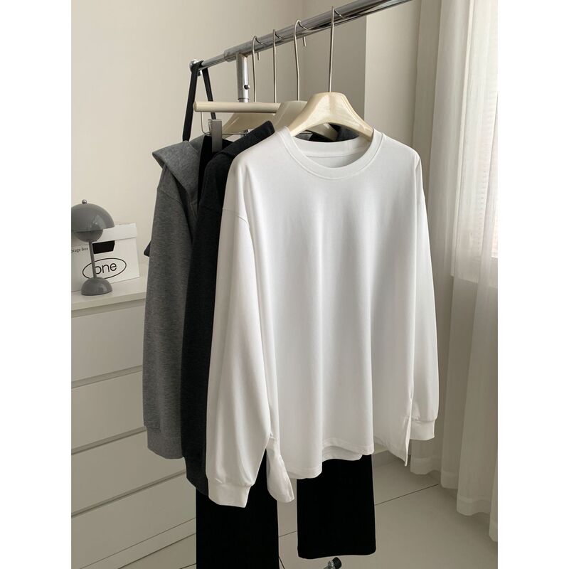 Simple White Loose Long-Sleeve T-Shirt for Women, Basic Slim-Fit with Cuffed Sleeves and Split Hem, Mid-Length, Suitable for Layering