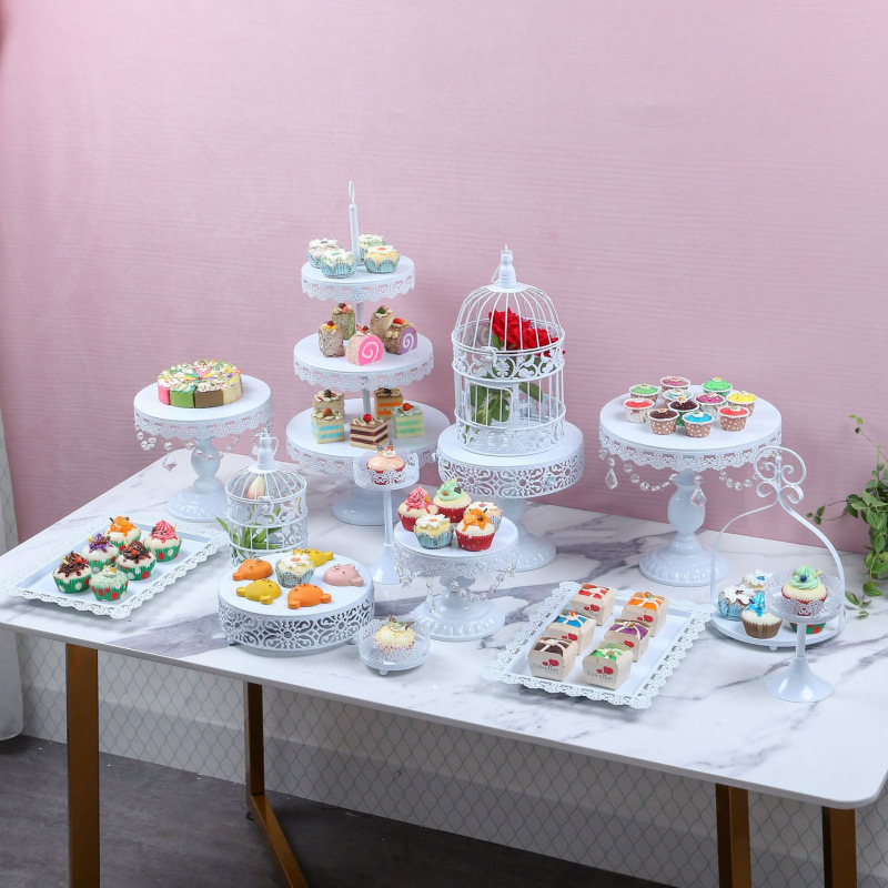 Postre de boda de oro Adornos de mesa Soporte de pastel de estilo europeo Accesorios de boda Bandeja de pastel de encaje Soporte de punto de hierro 12 piezas