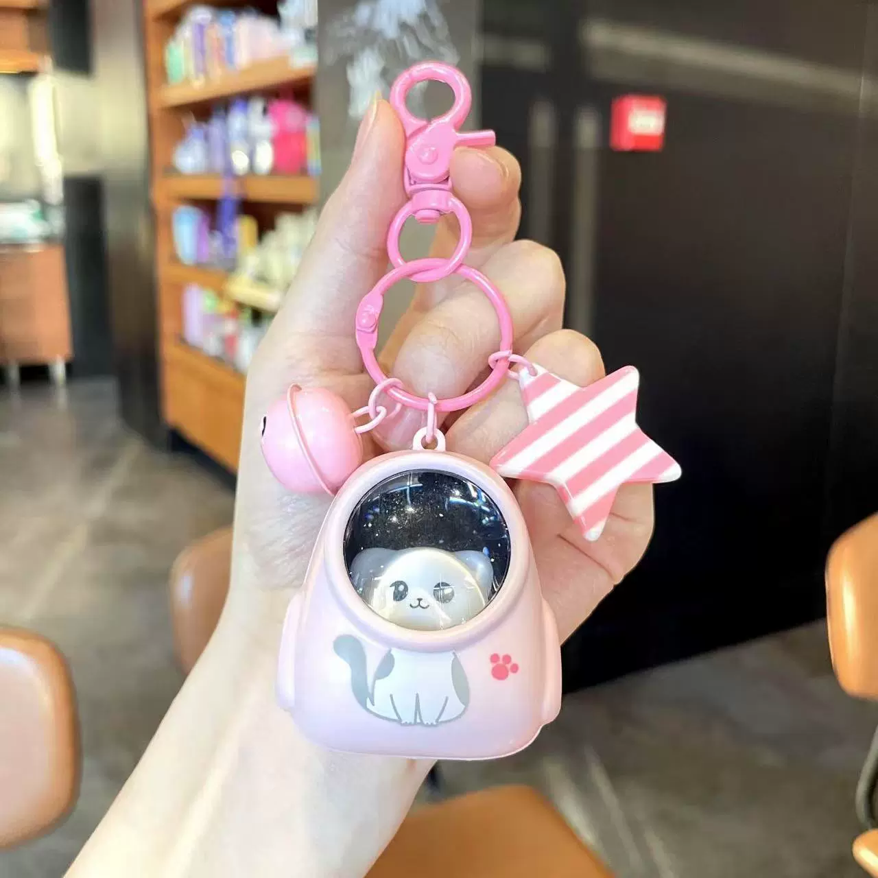 卡通发光背包小猫小熊钥匙扣创意学生书包挂饰小礼物装饰品小夜灯
