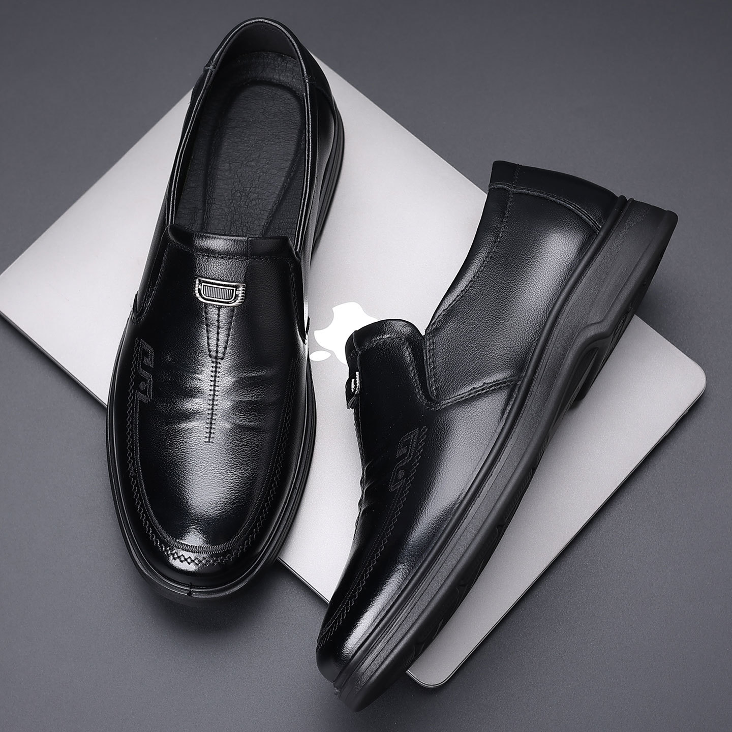 New autumn style top-grain cowhide slip-on men's shoes, soft leather, lightweight, casual and versatile.