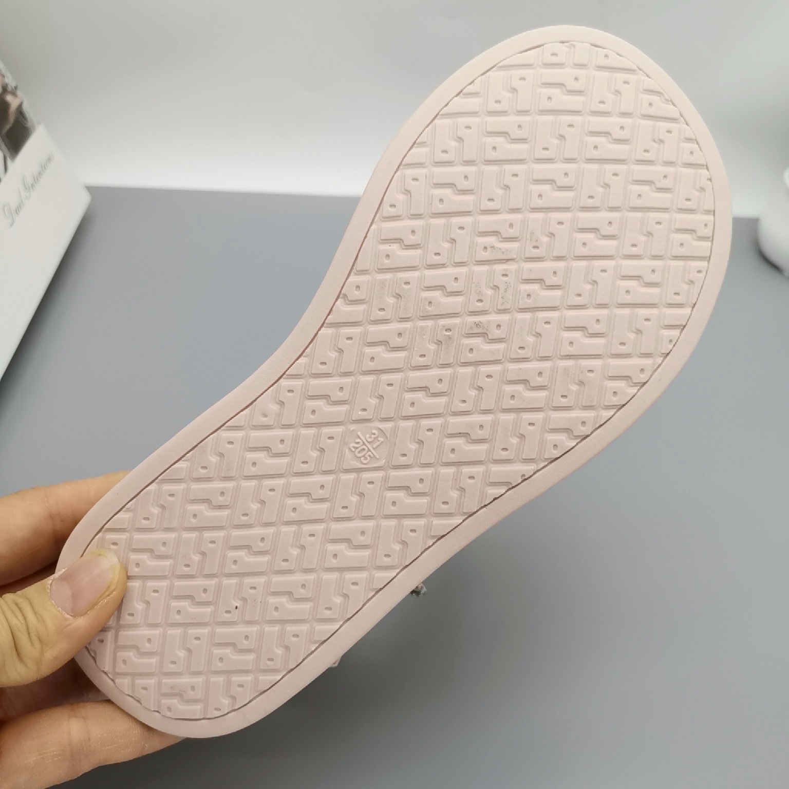 Princesa Ye Lin Xia Explosion 2025 Retro Mujer Tesoro 1-3-5 años Zapatos casuales a través de la red Zapatos de princesa de tendón de res antideslizante