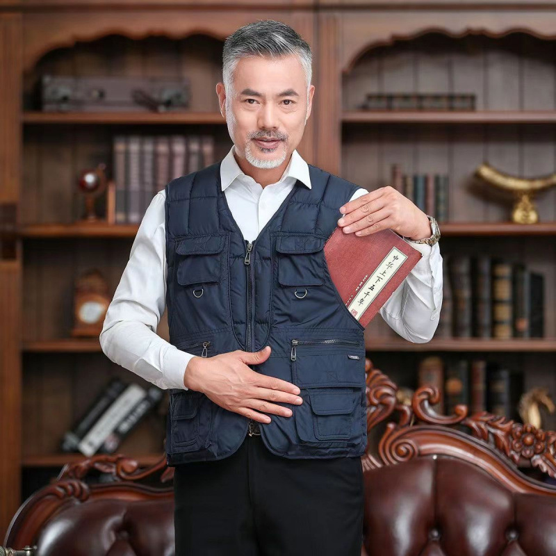 Papá de mediana edad con chaleco de pesca de bolsillo de invierno de otoño caliente al aire libre de algodón para hombres